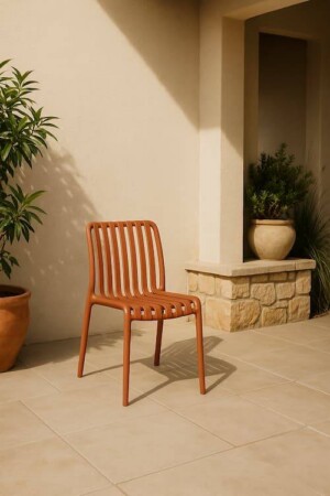 silla de terraza con luz natural