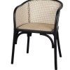 silla de madera y ratan